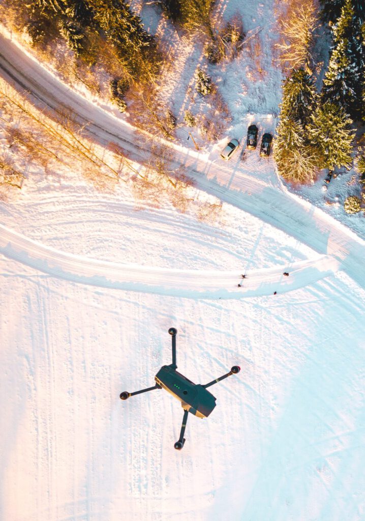 Ein hochauflösendes Drohnenbild im Winter